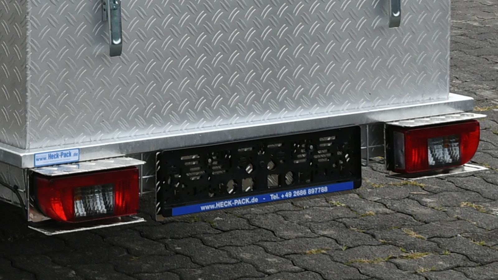 Beleuchtungssatz mit oder ohne Schutzeinrichtung für Hecktransporter – Bild 3