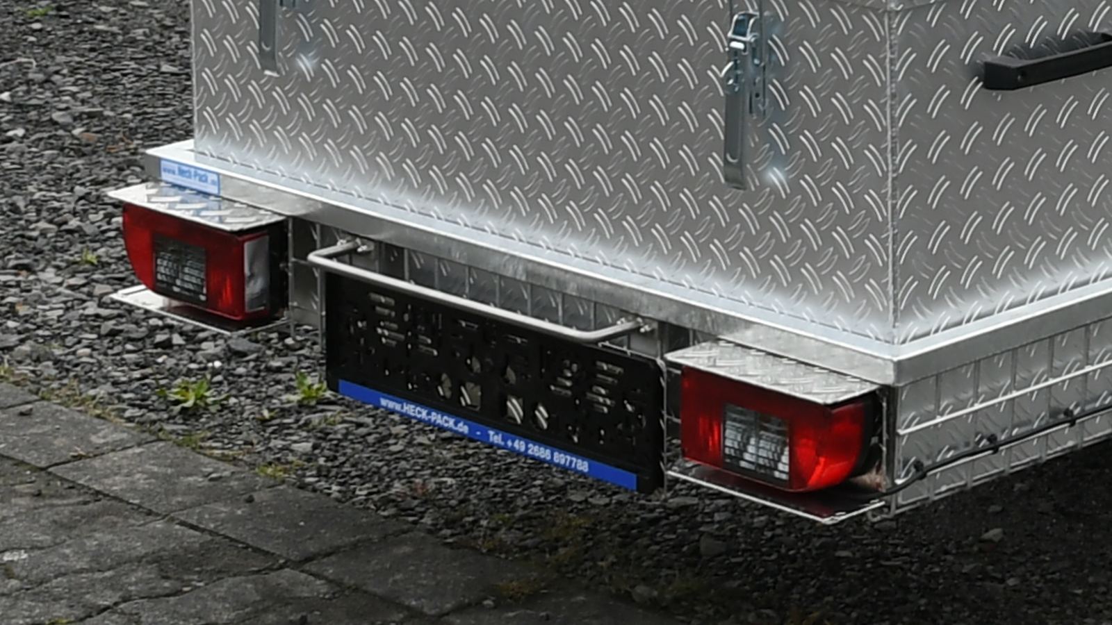 Beleuchtungssatz mit oder ohne Schutzeinrichtung für Hecktransporter – Bild 4